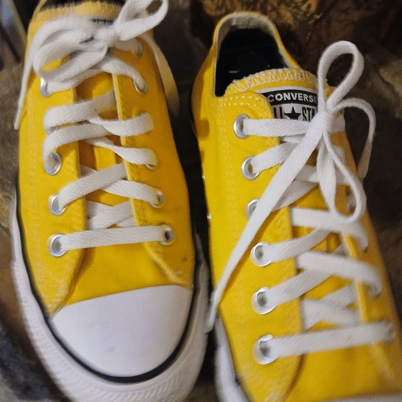 Converse Chuck Taylor All Stars Yellow Women’s 9.5 Men’s 7.5Low Top Canvas Style - Picture 3 of 8